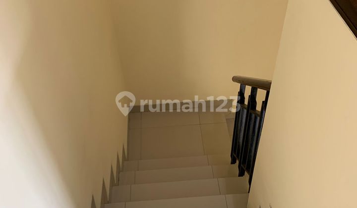 Disewakan Rumah 2 Lantai di Green Lake City Cluster East Asia 2