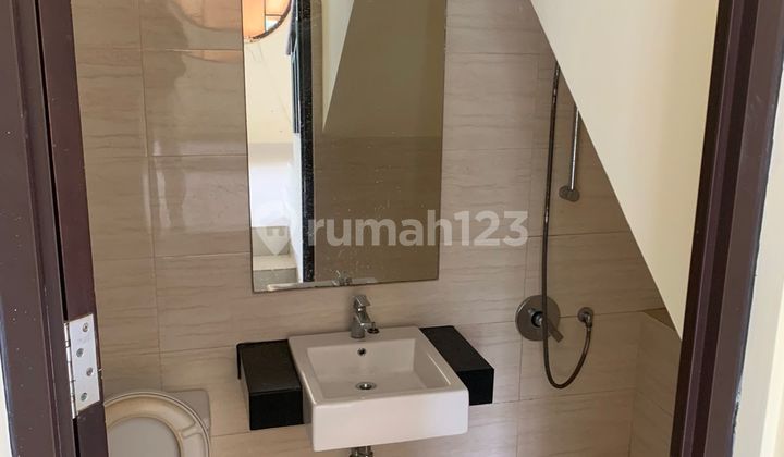 Disewakan Rumah Green Lake City Cluster East Asia 2