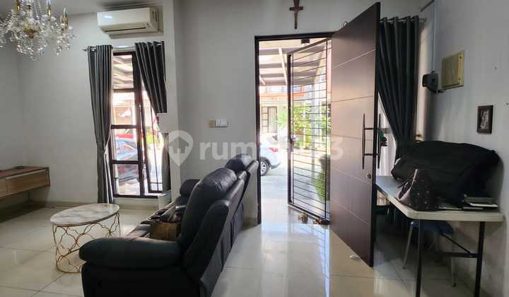 Disewakan Rumah Bagus Semi Furnished Green Lake City, Jakarta Barat
