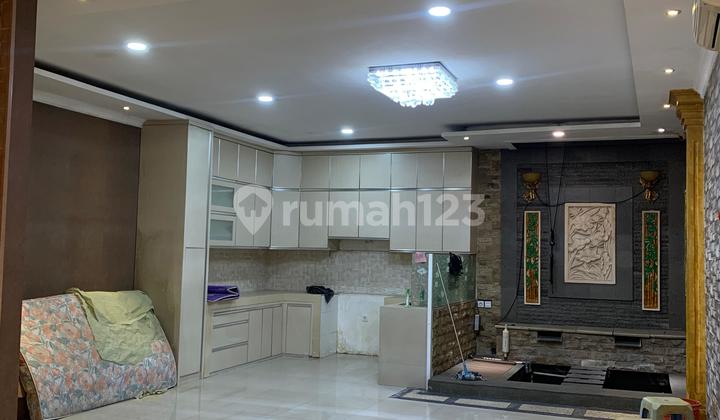 Disewakan Rumah Terenovasi dan sudah lantai 3 Green Lake City, Jakarta Barat Disewakan Rumah Terenovasi dan sudah lantai 3 Green Lake City, Jakarta Barat