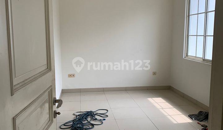 Disewakan Rumah Bagus Unfurnished Green Lake City min2 tahun boleh termin 2