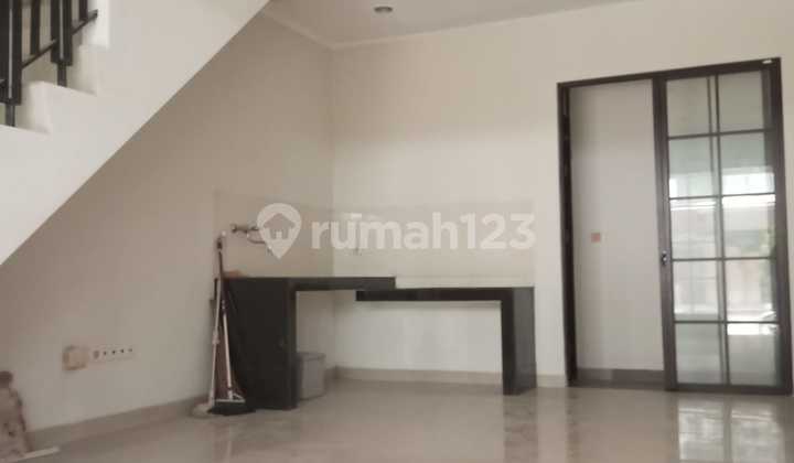 Disewakan Rumah Bagus Unfurnished Green Lake City east asia bisa nego Disewakan Rumah Bagus Unfurnished Green Lake City east asia bisa nego