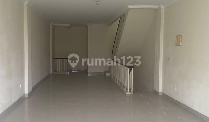 For Rent: Green Lake City Shop House 1