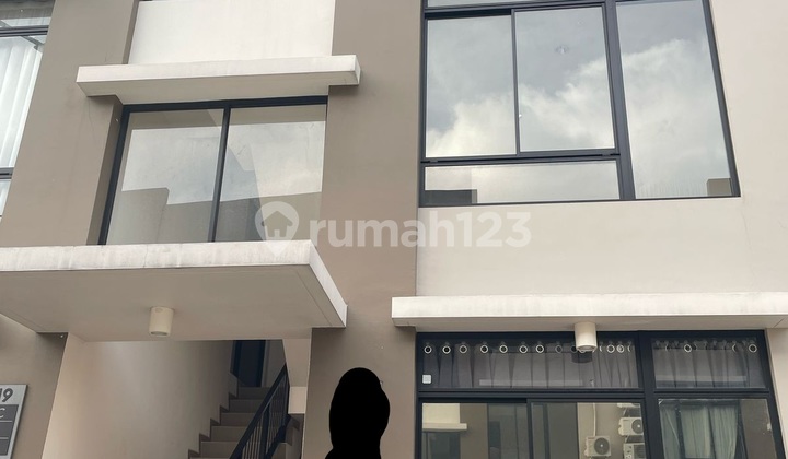 Disewakan rumah kerasa apartemen Condo house green royal semua lantai ada Bagus Unfurnished langsung baca deskripsi