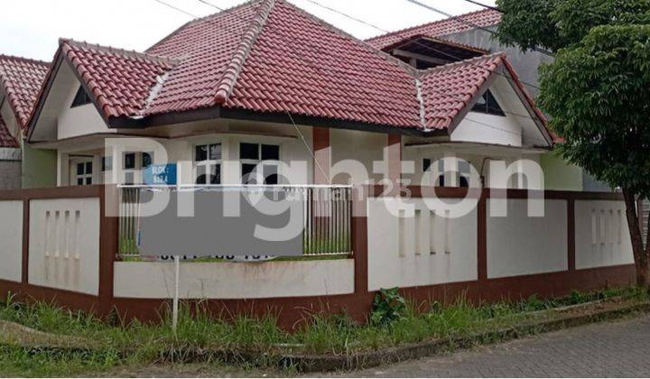 Rumah siap huni di boulevard Taman Cikas Bekasi 1