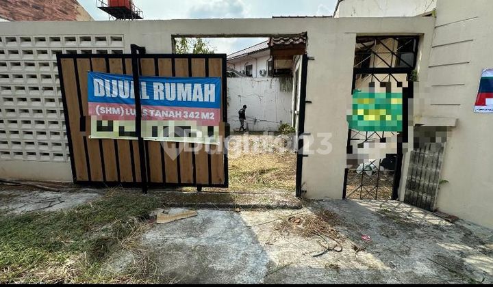 For Sale House with large land 342m2 in Beverly Lippo Cikarang 2