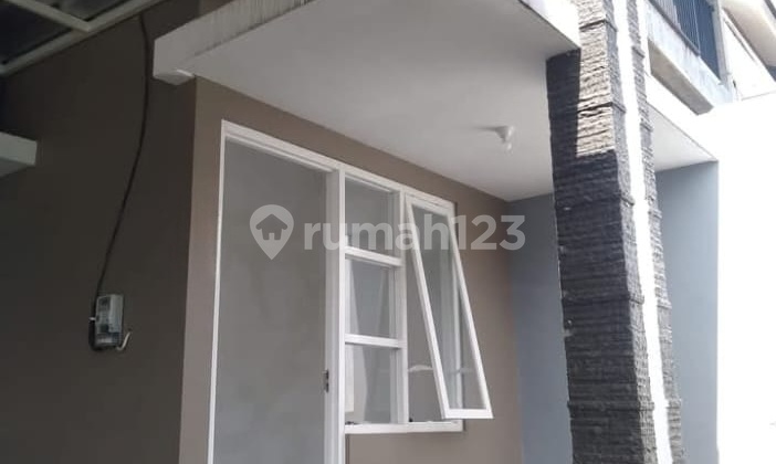 Dijual Murah, Rumah 2 Lantai Ada Kolam Renang Pribadi Axjj84