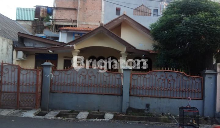 Cheap old house, East Karbela Street, Karet, Setiabudi, South Jakarta