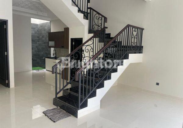 Rumah Mewah 4+1 KT di Pondok Bambu, LT 126M²