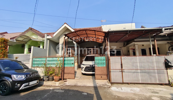 Strategic House Near School in Taman Pajajaran Baranangsiang