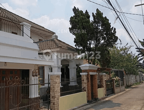 Rumah Dengan Kolam Renang Di Jl Cempedak Harjamukti Depok 1