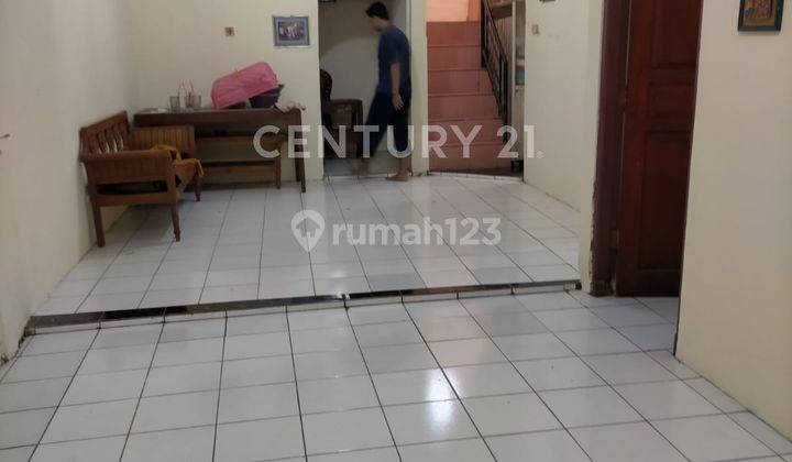 Rumah Lokasi Strategis Dekat Kawasan Bisnis Jakarta Selatan 2