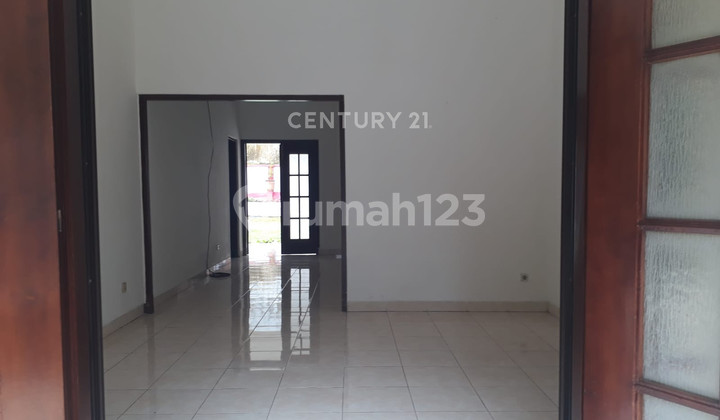 Dutch-Style House Near City Center in Taman Kencana Bogor 2