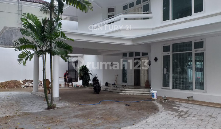 Luxury House in Strategic Location, Jl Pertanian Raya, Lebak Bulus, South Jakarta