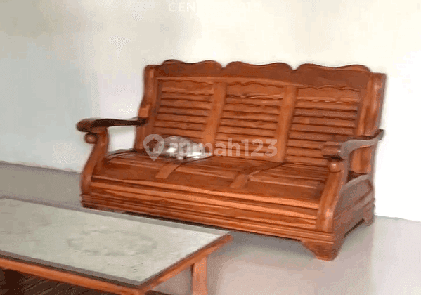 ruang tamu rumah dekat rumah sakit di