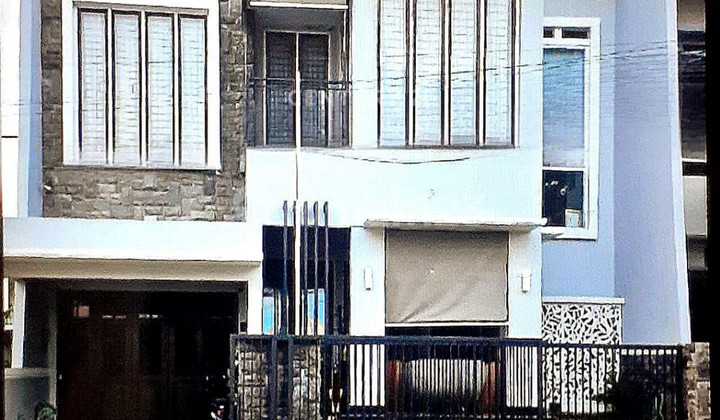 Rumah Strategis Di Perumahan Pesona Khayangan Margonda Depok