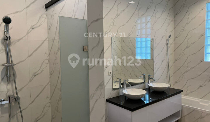 Rumah Furnished Strategis Dekat Mall Di Kemang Jakarta Selatan 2