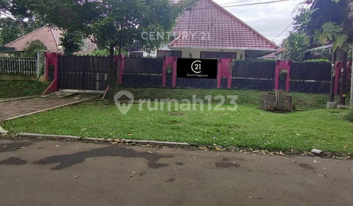 Dutch-Style House Near City Center in Taman Kencana Bogor
