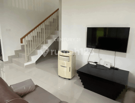 Ready-to-Occupy Hook House Near Toll Road in Rancamaya Golf Estate 2