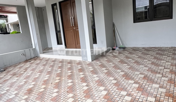 Jual Rumah Harga Bagus 3 Lantai Full Bangunan Siap Huni di Bsd Taman Crysant 2