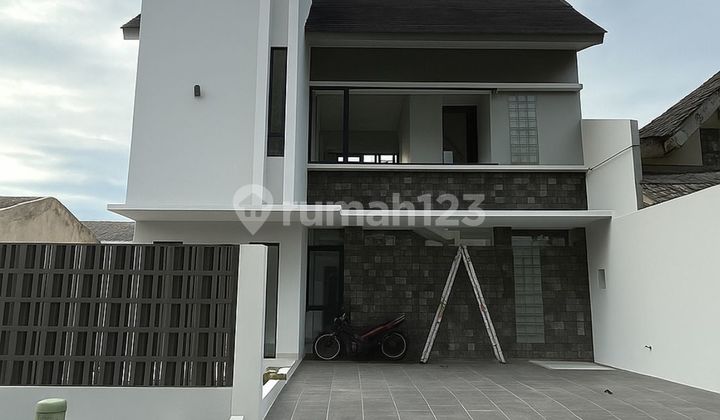 Rumah Modern Brand New Dekat Stasiun Kereta Bsd Kencana Loka 