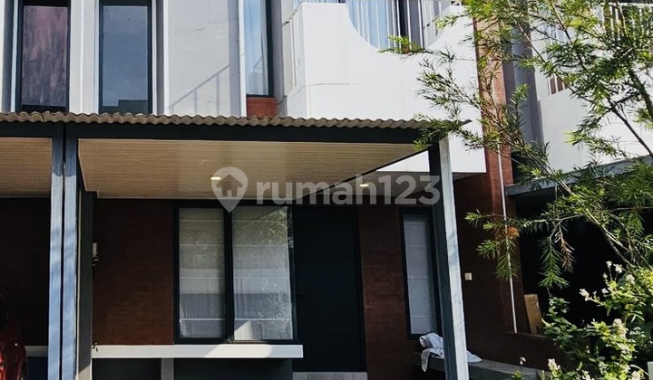 Rumah Minimalis 2 Lantai Dekat Stasiun Bsd City