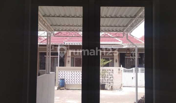 Cluster Perumahan Dengan Konsep Eropa Klasik, One Gate System  5