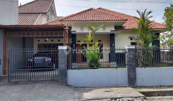 Rumah cantik  mewah elegan strategis di sleman
 1