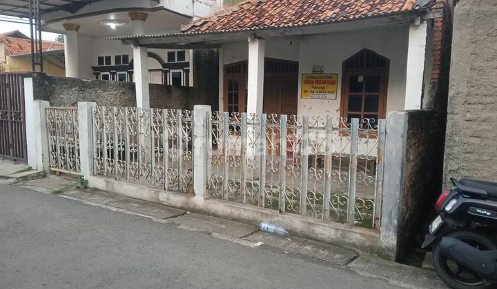 Jual Cepat Rumah Lokasi Sangat Strategis Cocok untuk Kos-Kosan