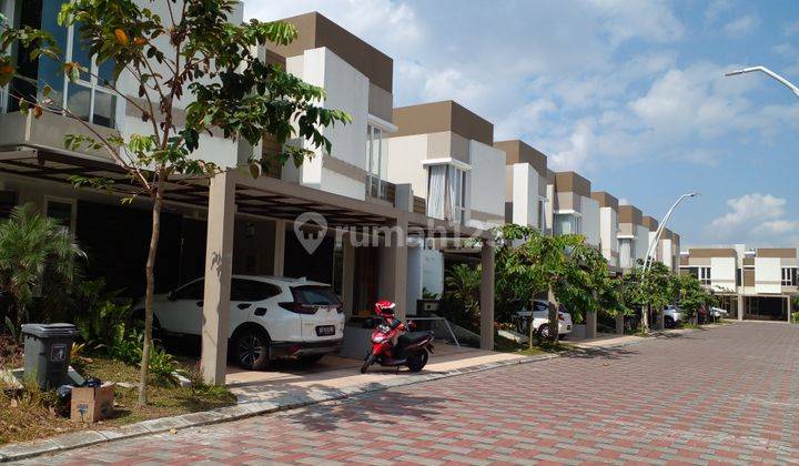 Rumah 3 Lantai Dg Kolam Renang ,Vasana Residance Depok Jogja.  2