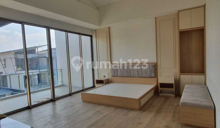 Rumah Full Furnish di PIK 3LANTAI (Cynthia 0878xxxxxxxx