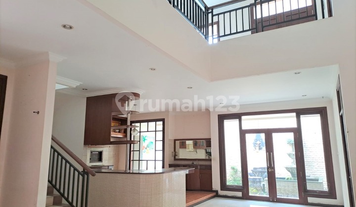 Rumah Mewah 2 Lantai Area Gatsu Tengah Dekat Living World Dd