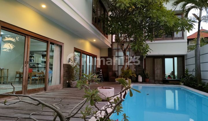 Di Jual Vila Pribadi , 2 lantai, Asri i Di Seminyak Di Jual Vila Pribadi , 2 lantai, Asri i Di Seminyak