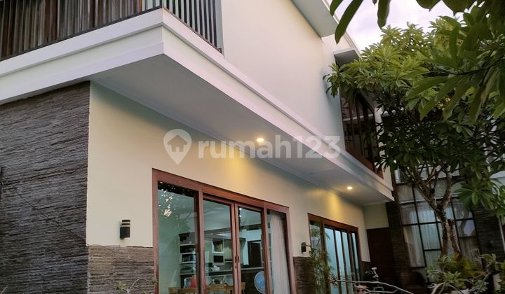 Di Jual Vila Pribadi , 2 lantai,  Asri i Di Seminyak  2