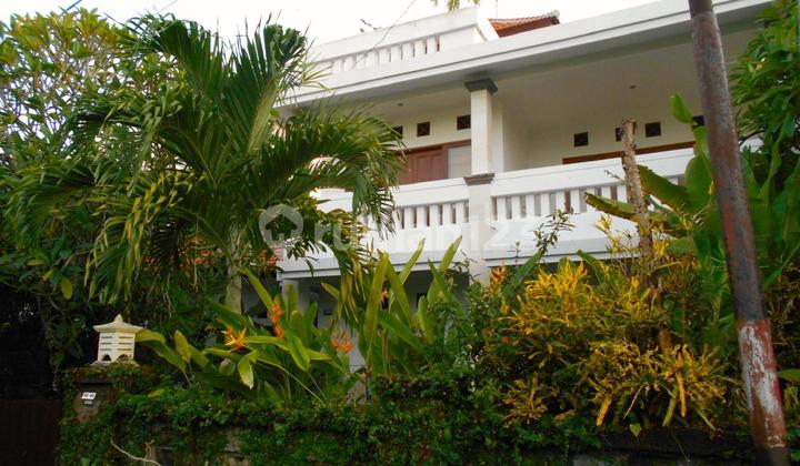 Dijual Rumah 4 Kamar Furnish Private Pool Di Mumbul Ho