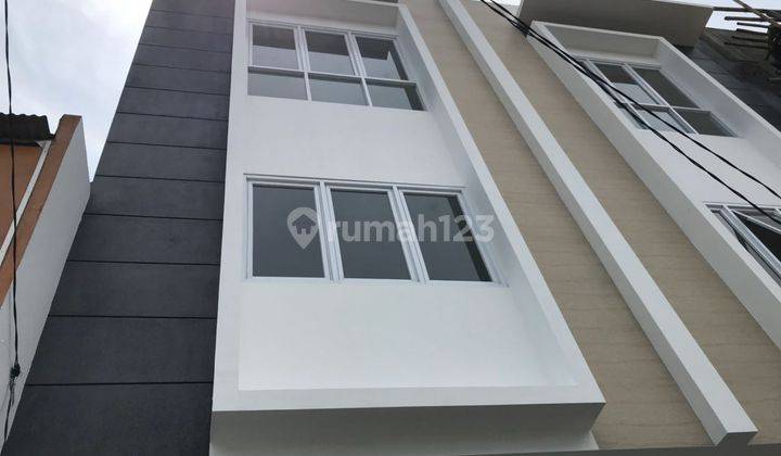 Dijual Ruko 3 Lantai Modern Lux Premium di Taman Kopo Indah 1 2