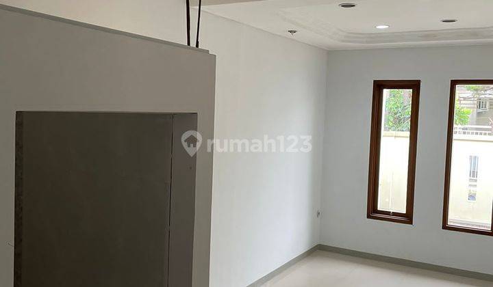 Dijual Rumah 2 Lantai Terawat Siap Huni di Taman Holis Indah 1 2