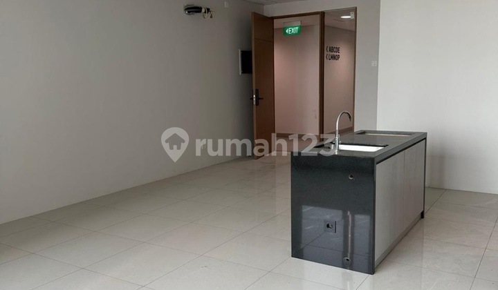 Selling at a Loss: New Soho Headquarters Apartment with Mountain View Selling at a Loss: New Soho Headquarters Apartment with Mountain View