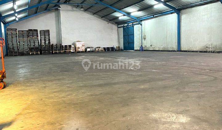 Gudang di Pasar Rebo Jakarta Timur. 3