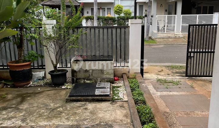 Rumah Cantik Depan Taman di Aralia 1