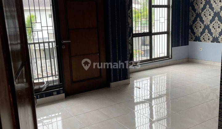 Rumah Cantik Depan Taman di Aralia 3