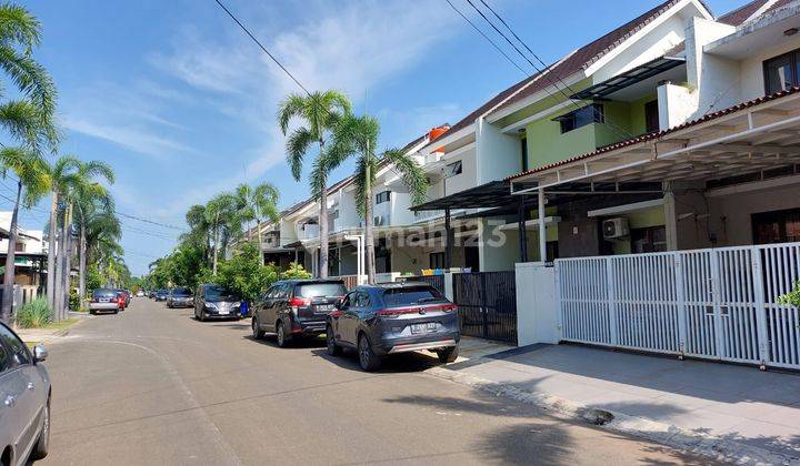 Di Sewakan Rumah Bagus 2 Lantai Baru di Cat di Cluster Aralia Harapan Indah 1