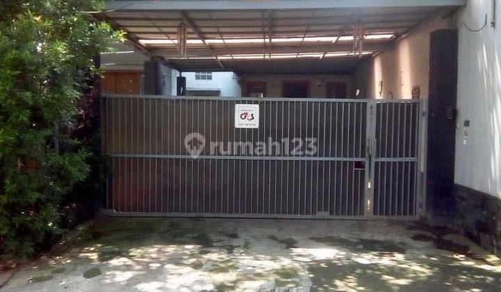 Rumah Mewah Dengan Kolam Renang Lebak Bulus Jakarta 1