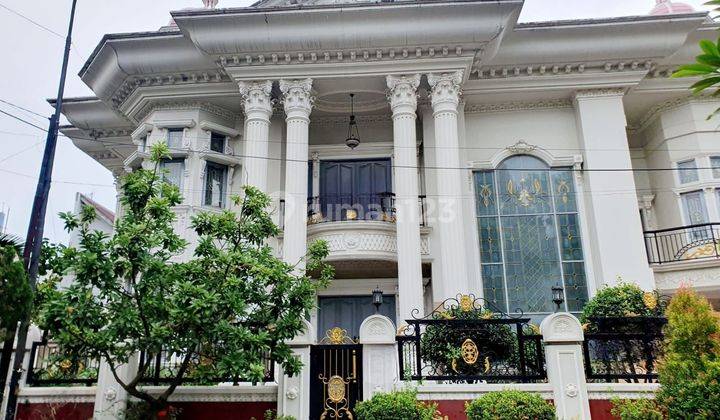 Rumah Mewah Model American Classic Dalam Komplek  Elit Jakarta Timur 1