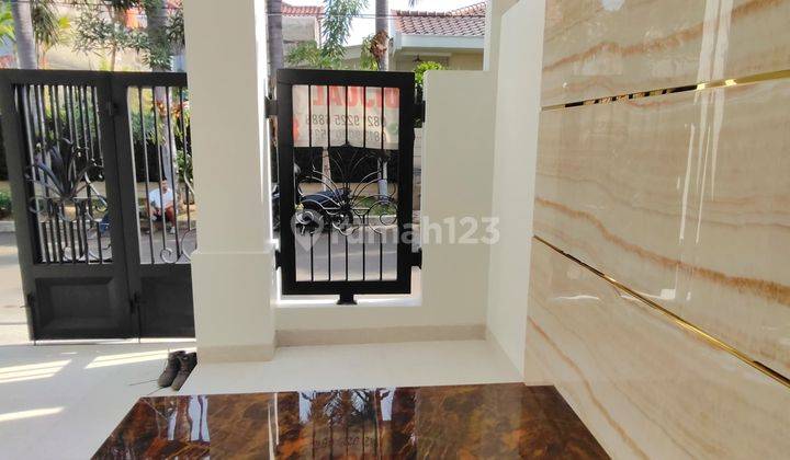 Rumah Area Cinere Depok Modern House  American Classic Siap Huni 2