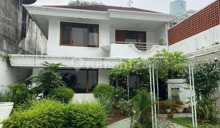 Rumah Area Menteng Dekat Kejalan di Ponegoro