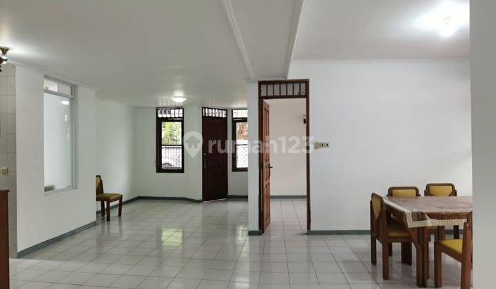 Disewakan Rumah Lokasi Sangat Strategis 2