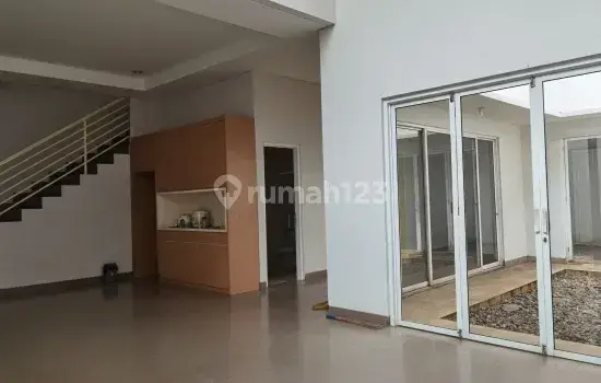 Rumah 2 Lantai Siap Huni Ventilasi Udara Dan Cahaya Bagus Joglo, Jakarta Barat 1