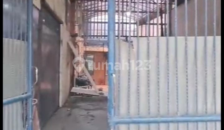 FOR SALE: READY-TO-OCCUPY COMMERCIAL BUILDING IN Pinang Tangerang