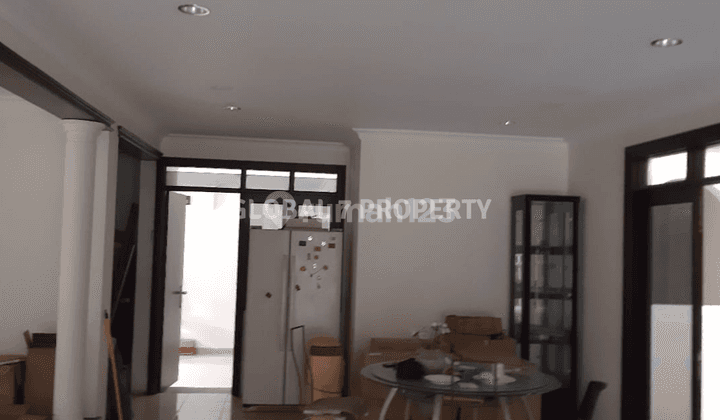 Dijual Rumah Hook 2 Lantai Startegis di Pondok Indah 2